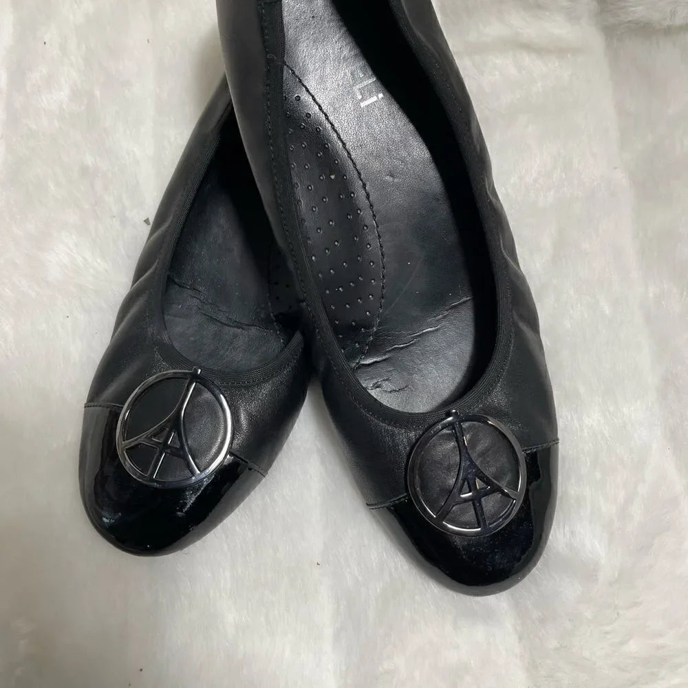 Vaneli black leather flats shoes round toe with a silver tone logo accent SZ9M